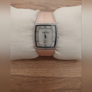 Ladies Skagen 384SSLI8A MOP Dial Pink Leather Band 32X27 MM Quartz Watch